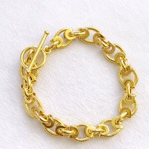 Gold- Tone Toggle Chain Link Bracelet ✨